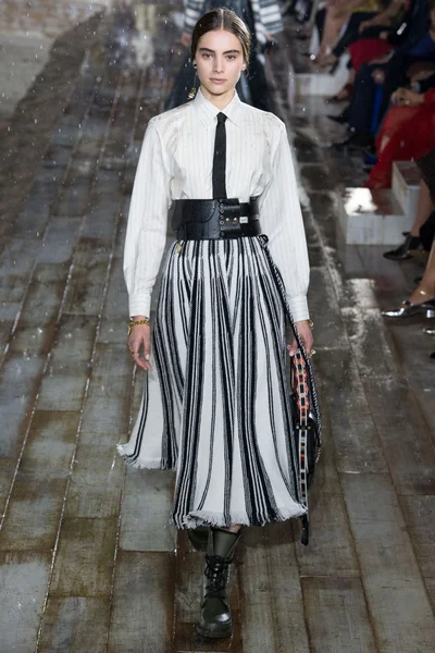 Look 57